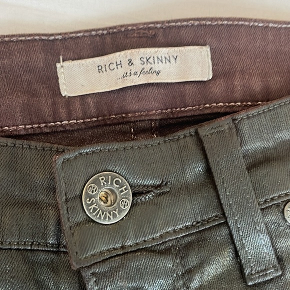 RICH & SKINNY Legacy WAX Coated BROWN Shorts - Picture 4 of 6